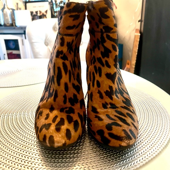 SAM EDELMAN Sianna Leopard Cheetah Calf Hair Booties Heeled Ankle Boots 8 - Picture 5 of 6